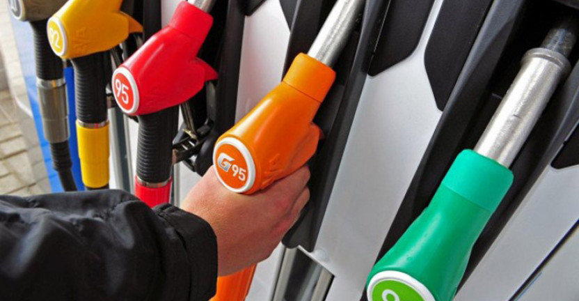 Средние цены на бензин автомобильный и дизельное топливо по административным центрам Южного федерального округа на 09.01.2020 г.