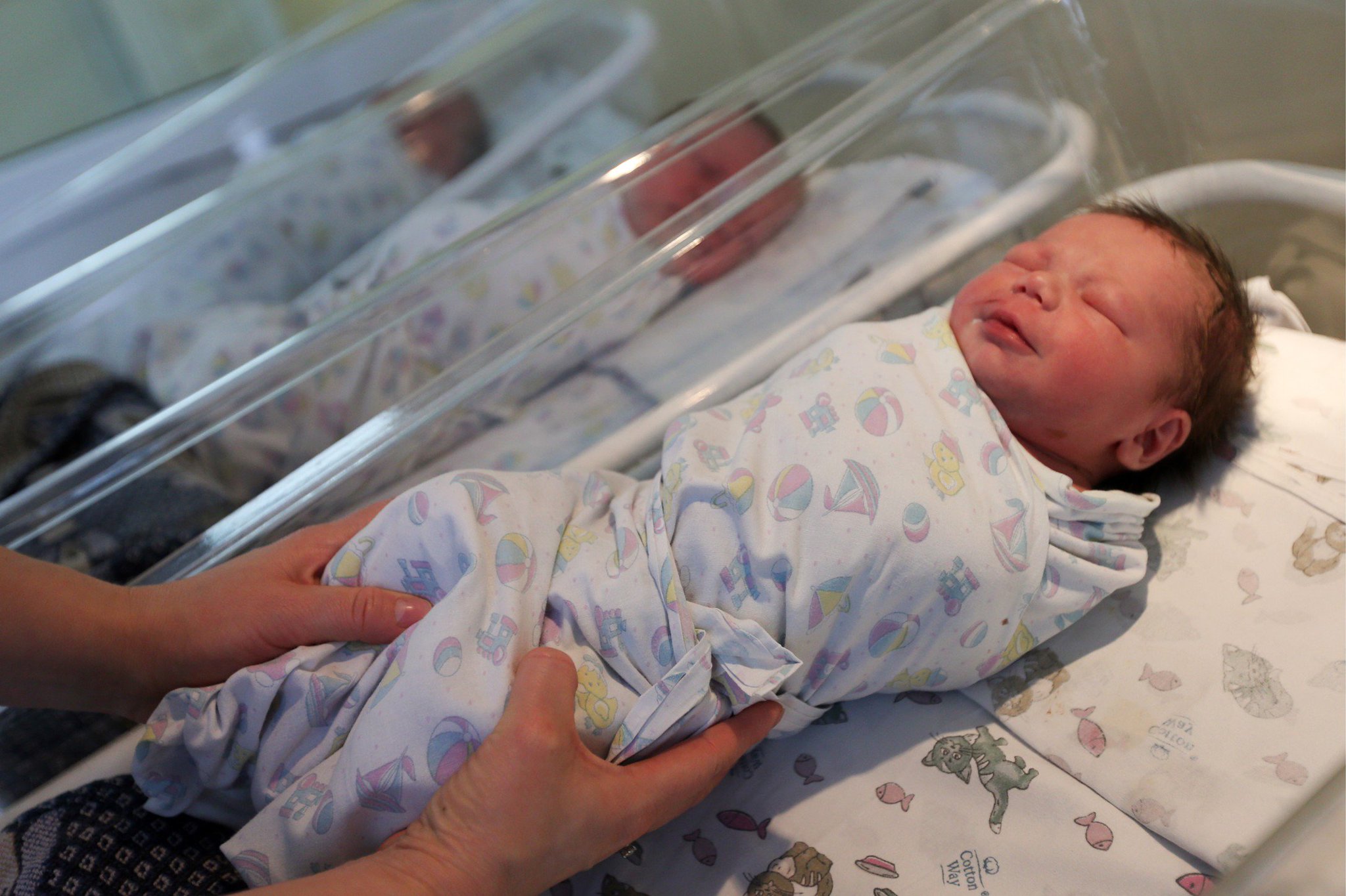 Первый ребенок в 2024 году родился. Новорожденный в рлддом. Новорожденный ребеночек в роодоие.